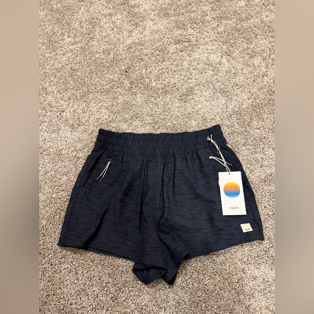 Vuori Small Black Shorts. 🖤⚡️